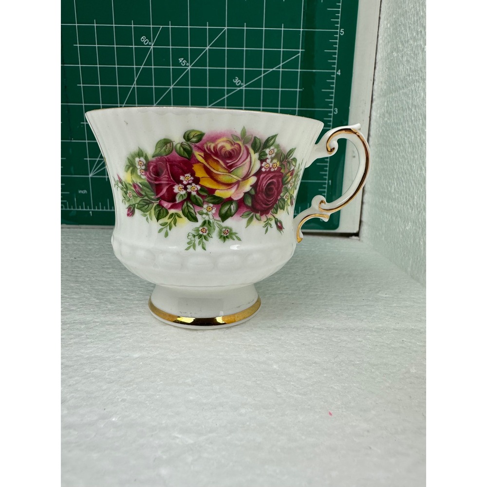 Elizabethan Fine Bone China Teacup Floral Roses Gold Trim Made In England